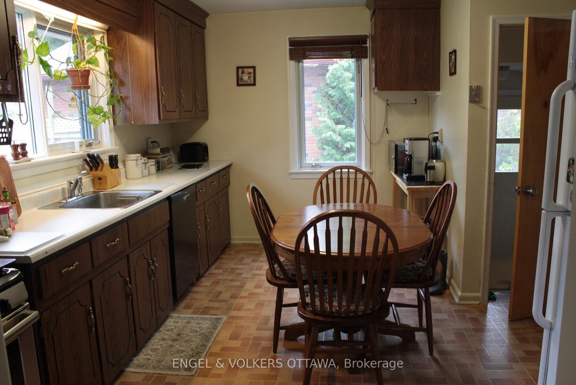 1209 Checkers Road photo 6