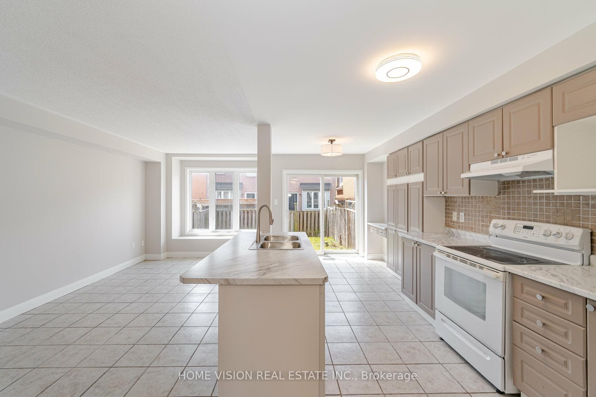 5774 Gant Crescent Unit Main photo 11