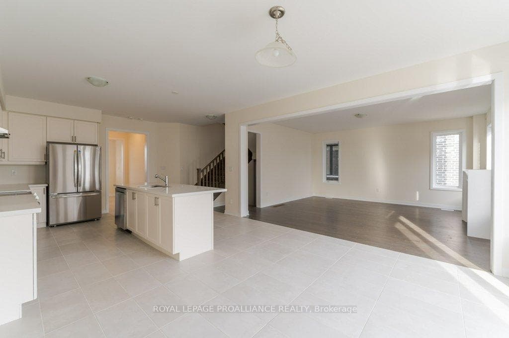 233 Flavelle Way photo 9