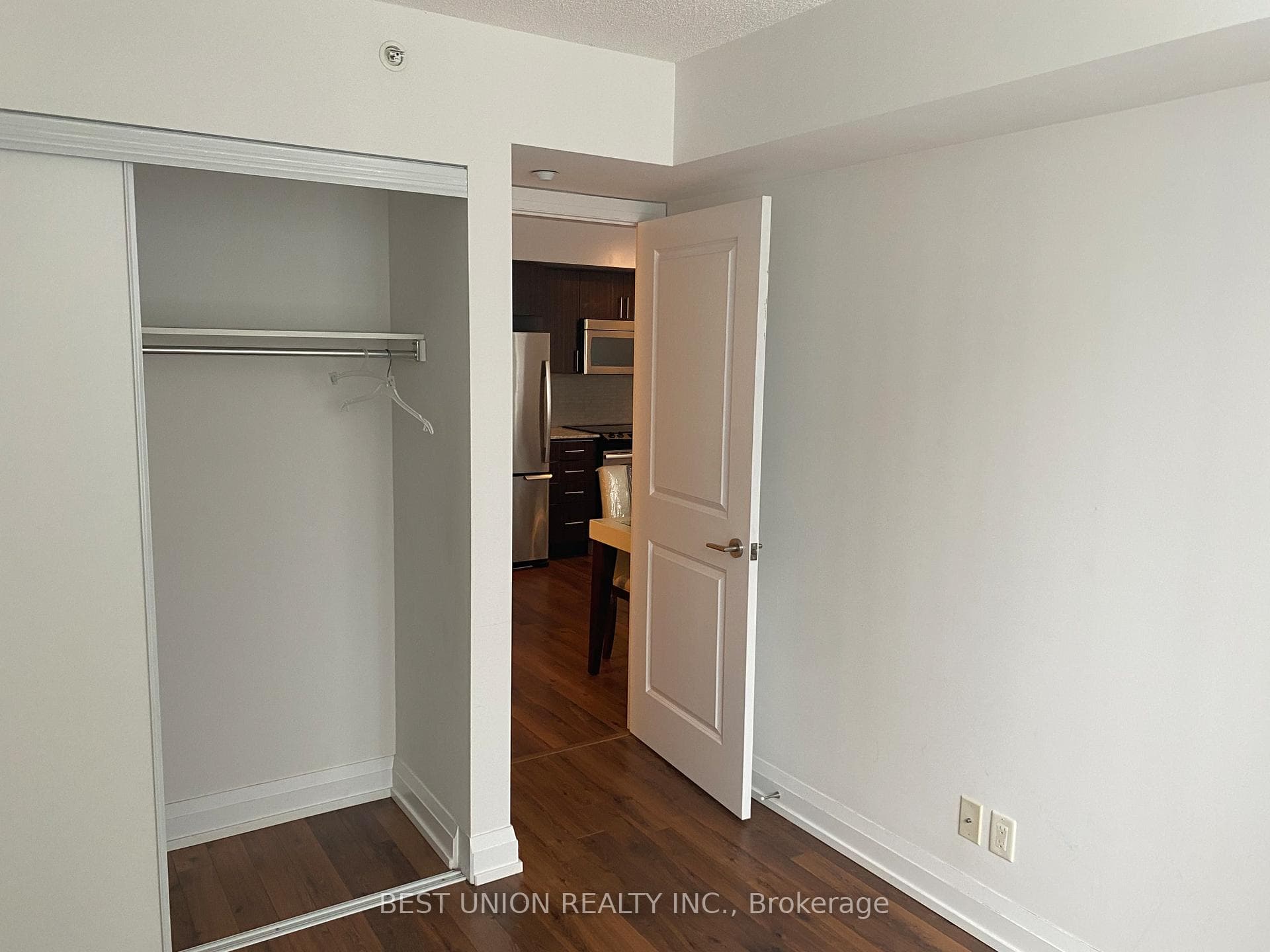 370 Highway 7 Avenue Unit 523 photo 7