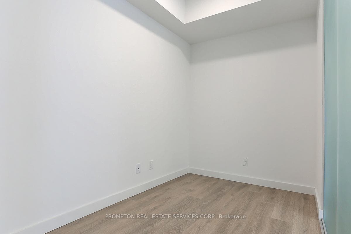 25 Mcmahon Drive Unit 601 photo 17