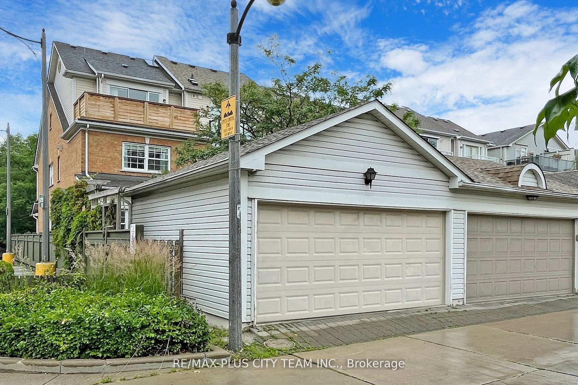 112 Sarah Ashbridge Avenue photo 40