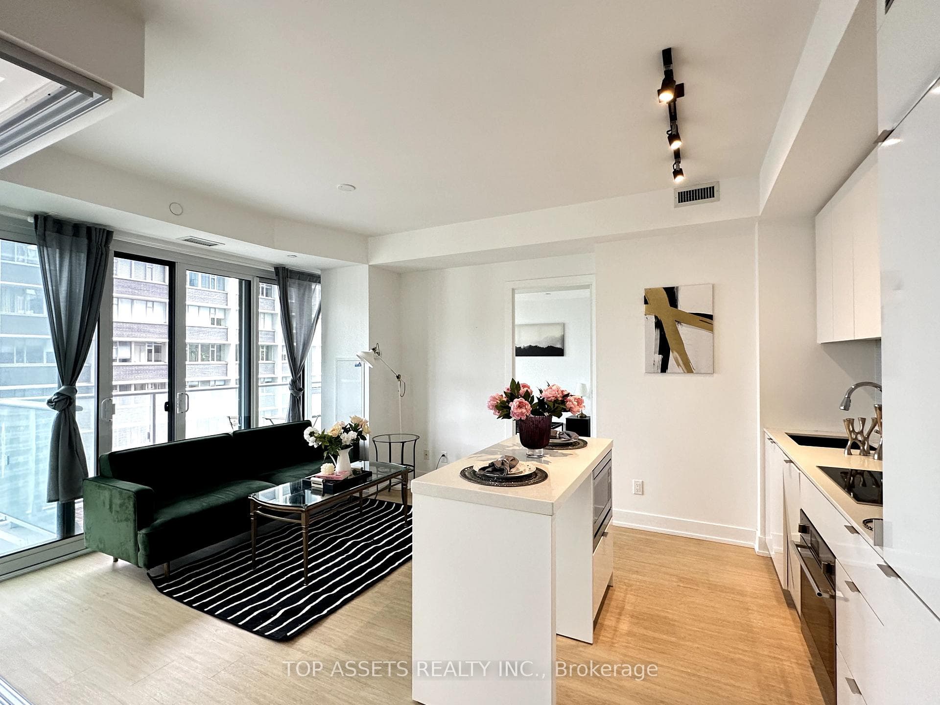 7 Grenville Street Unit 1707 photo 3
