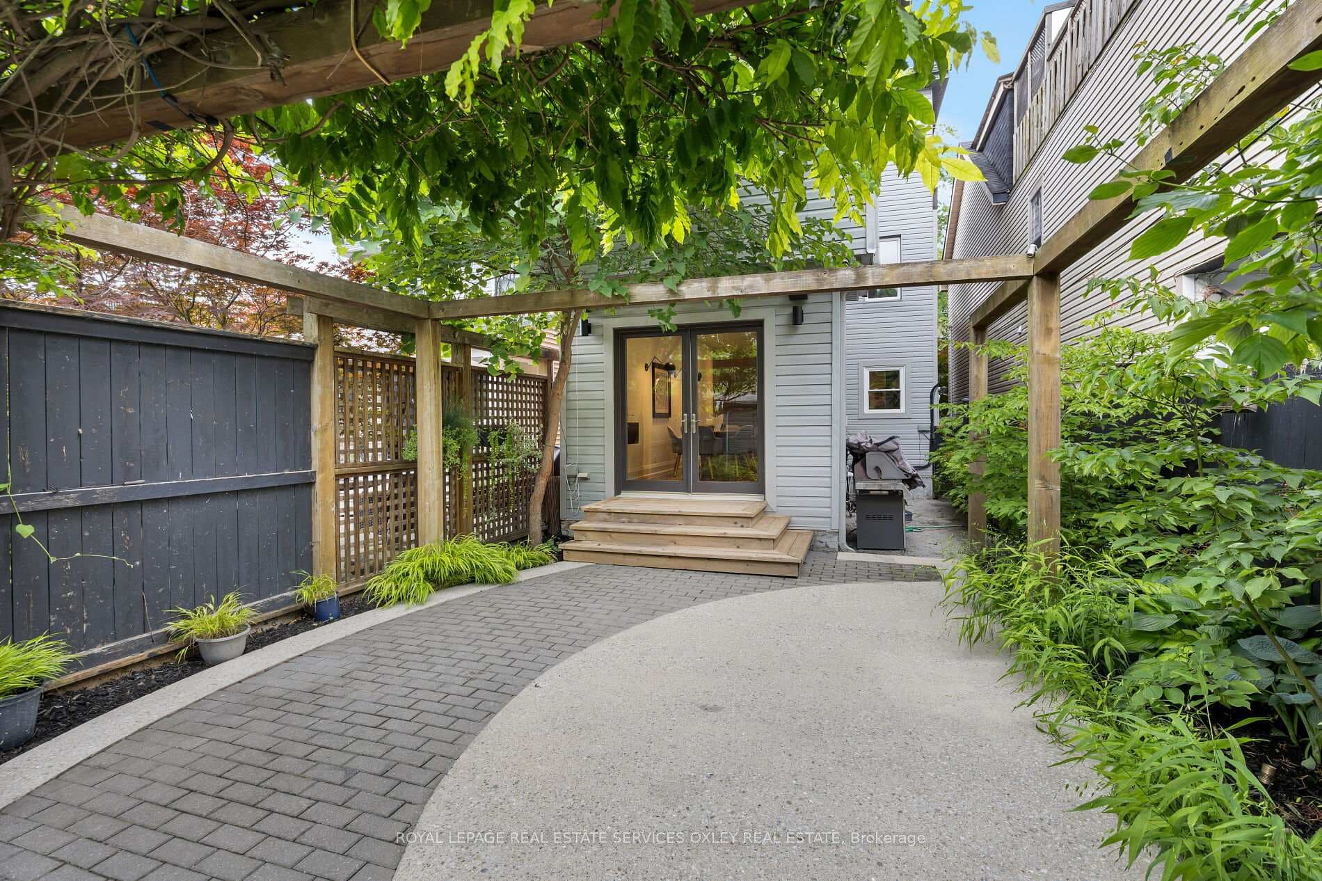 134 Brooklyn Avenue photo 25