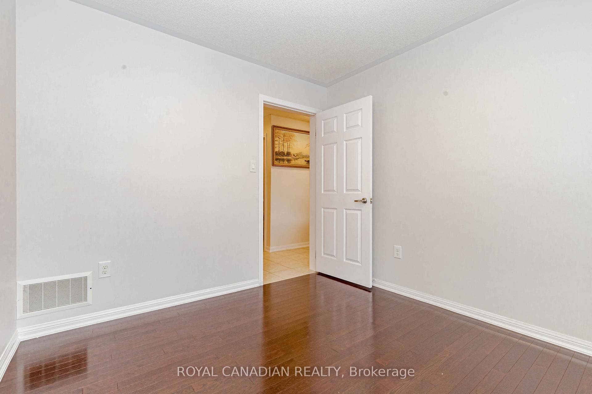 370 Schreyer Crescent Unit UPPER photo 11