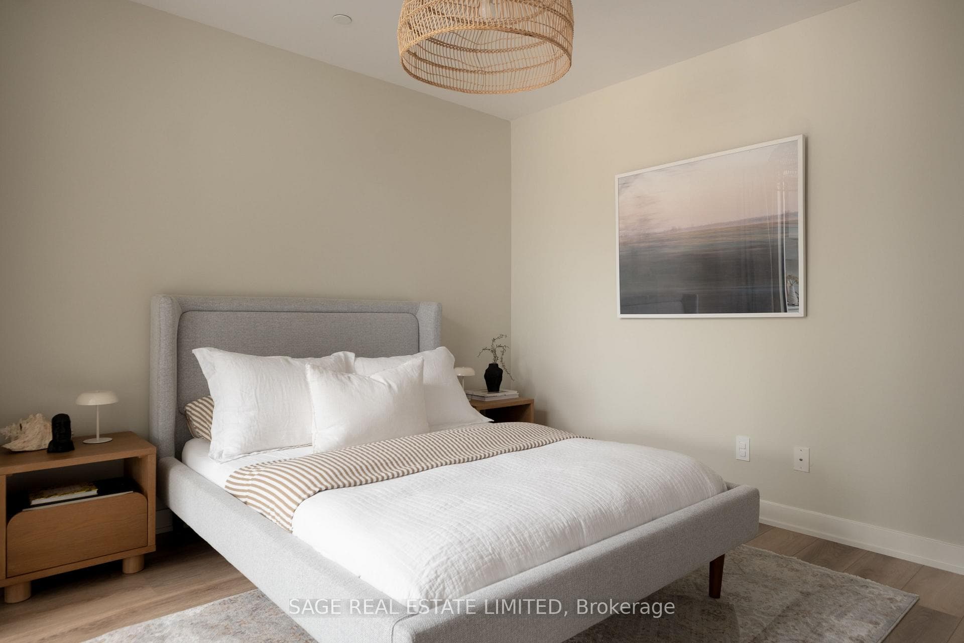 899 Queen Street Unit 212 photo 16