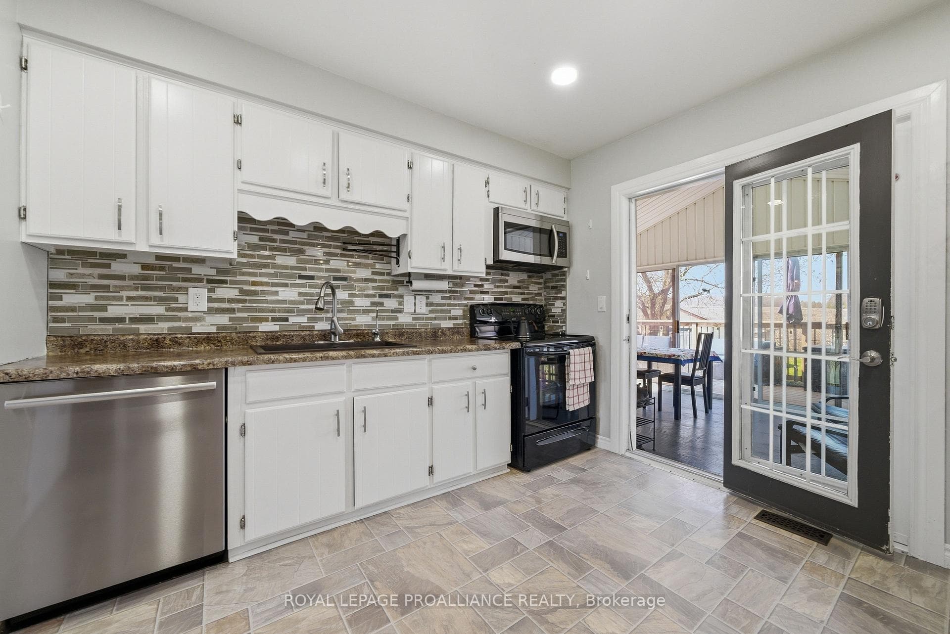 585 Lester Road photo 13