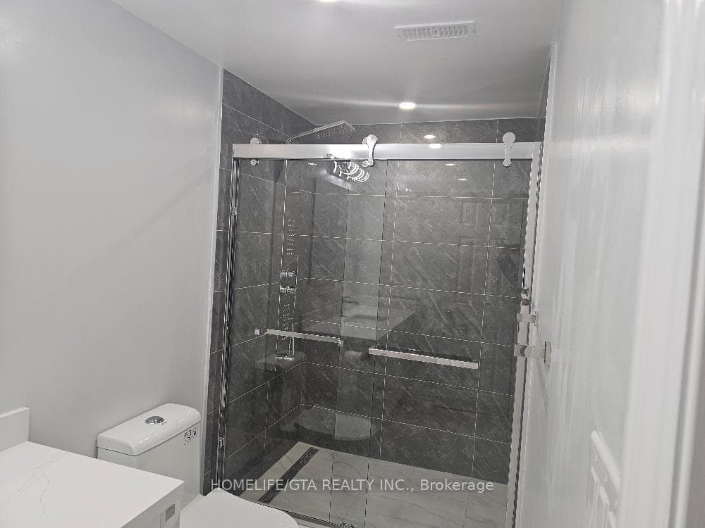 122 Ravenscroft Road Unit Basement photo 5