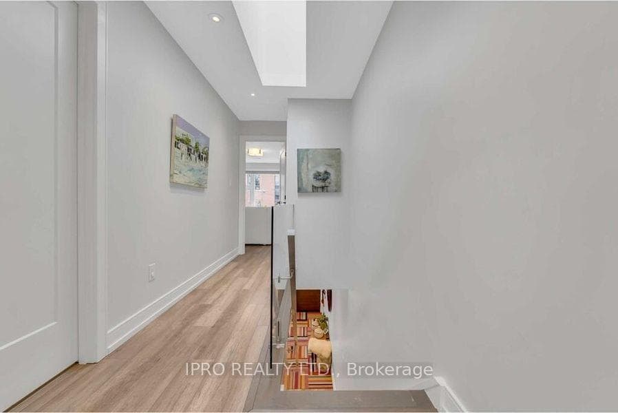 47 Edwin Avenue Unit Main photo 5