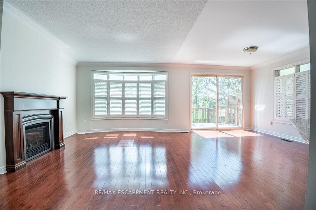 4198 Kane Crescent photo 5