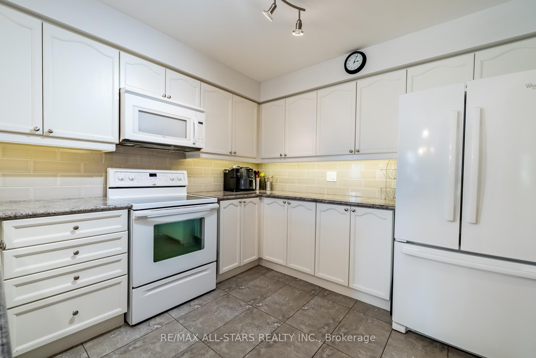 39 Steinway Drive photo 15