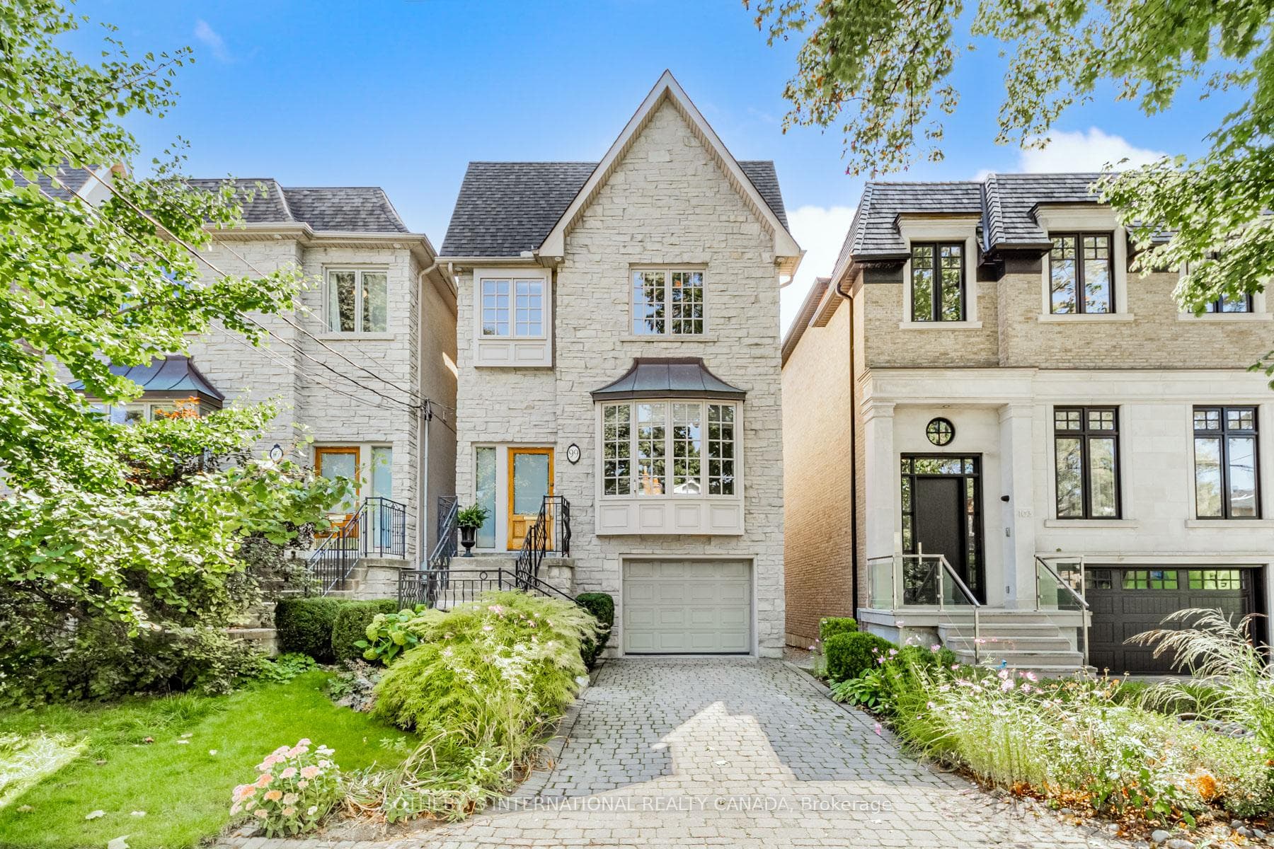 Stunning home in Lawrence Park w/2308 s.f. total