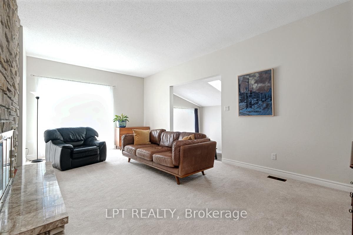 1772 Dunkirk Crescent photo 8