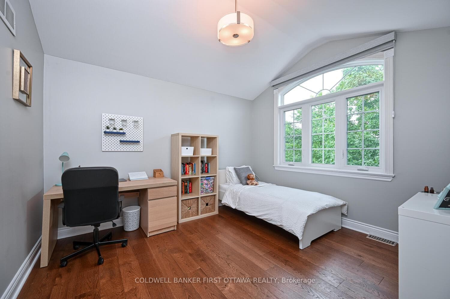 105 Sirocco Crescent photo 32