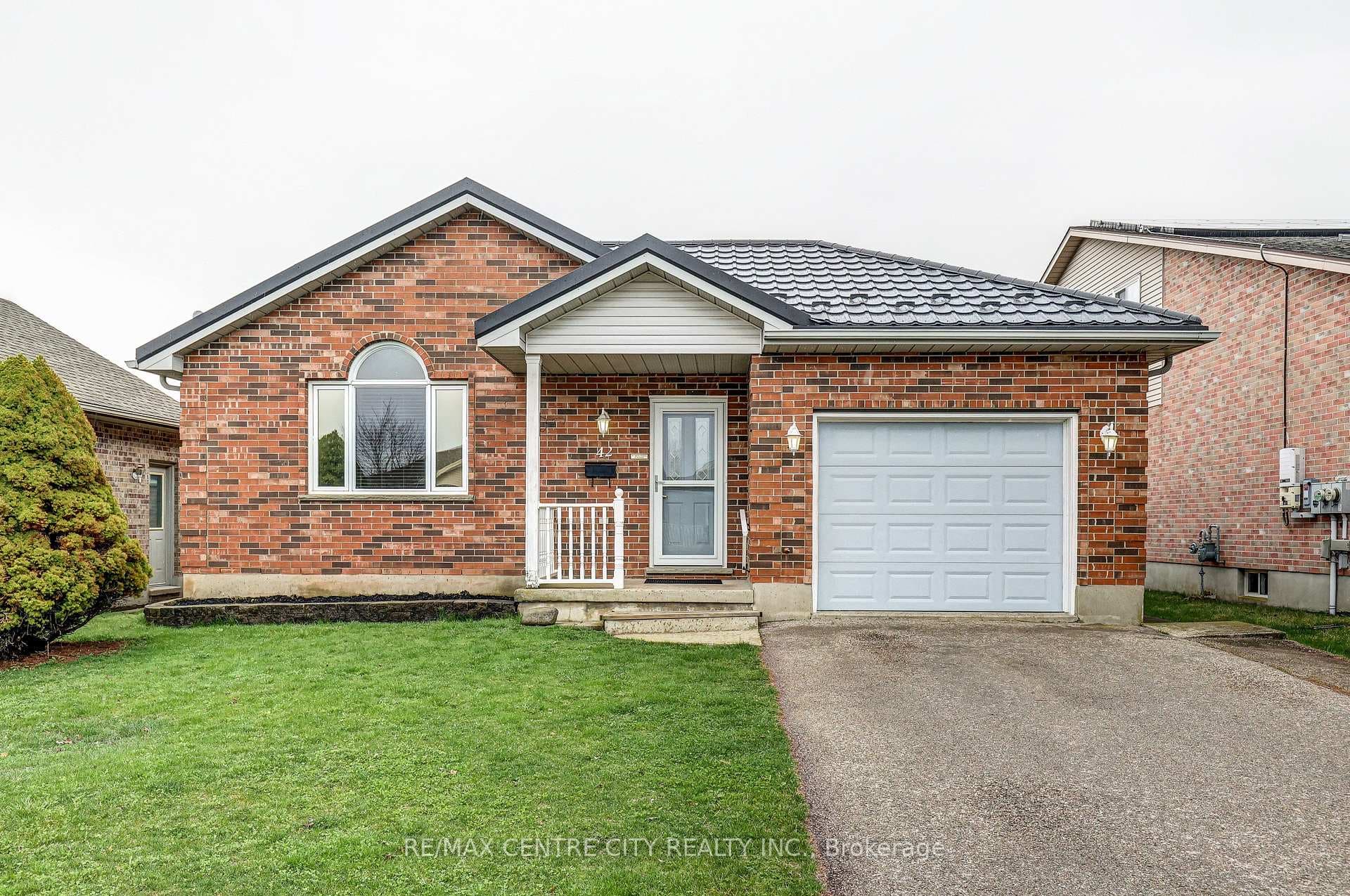 42 Oldewood Crescent photo 1