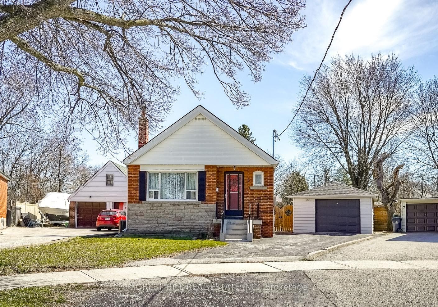 5 Fairbourne Crescent photo 1
