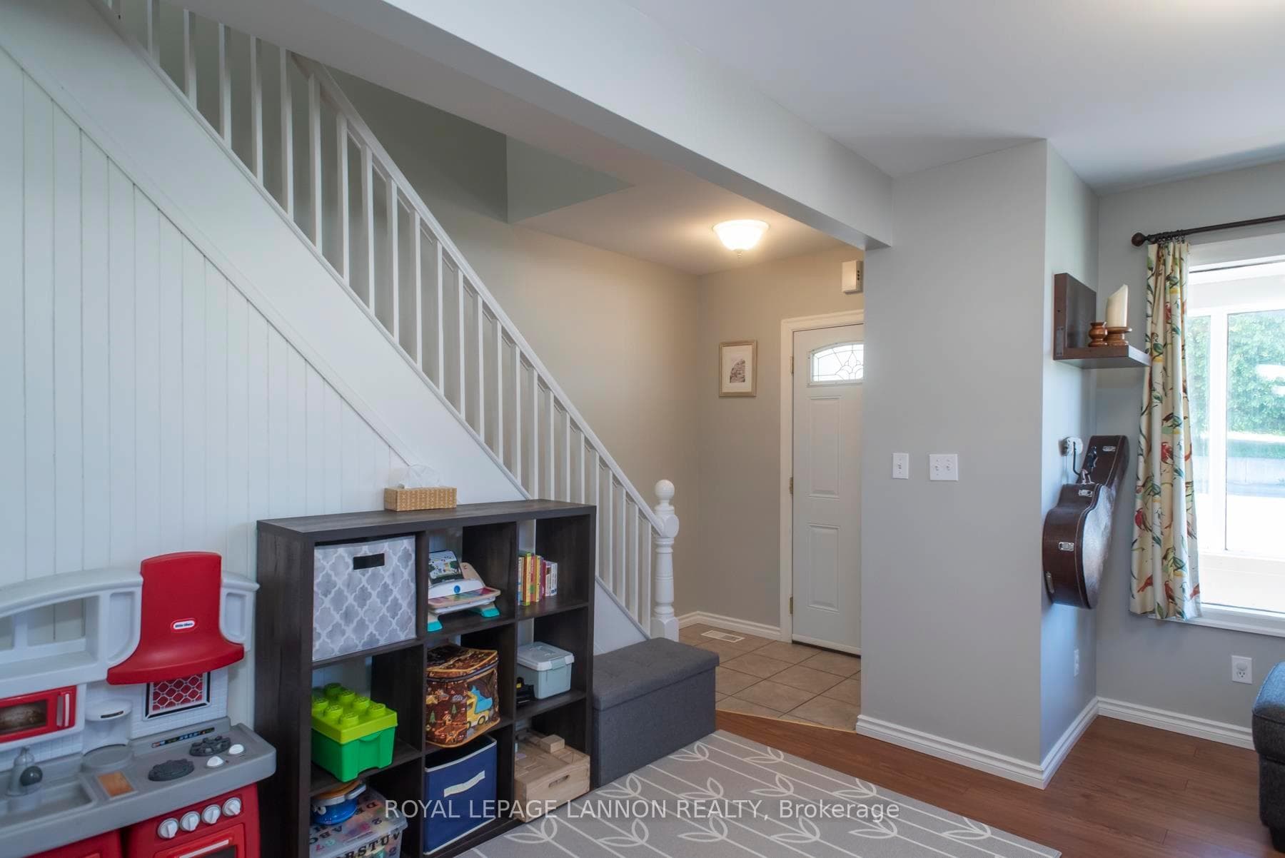 407 Oliver Road photo 4