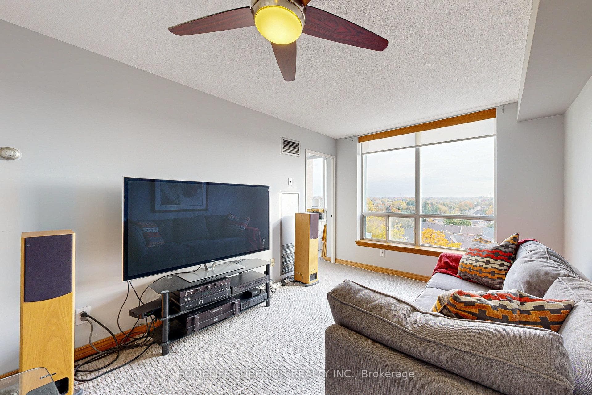 711 Rossland Road Unit 603 photo 16
