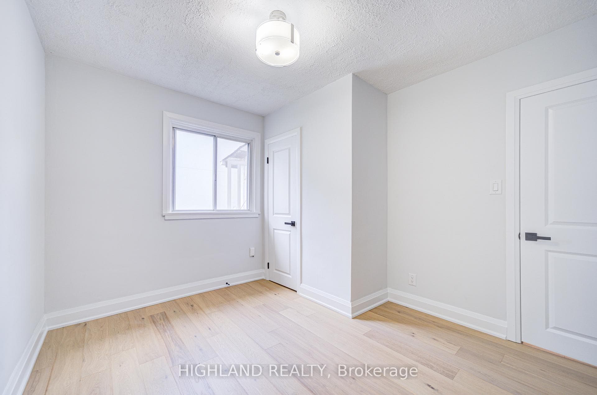 38 Esmond Crescent photo 17