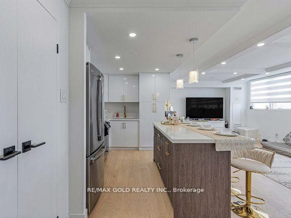 3700 Kaneff Crescent Unit 2108 photo 16