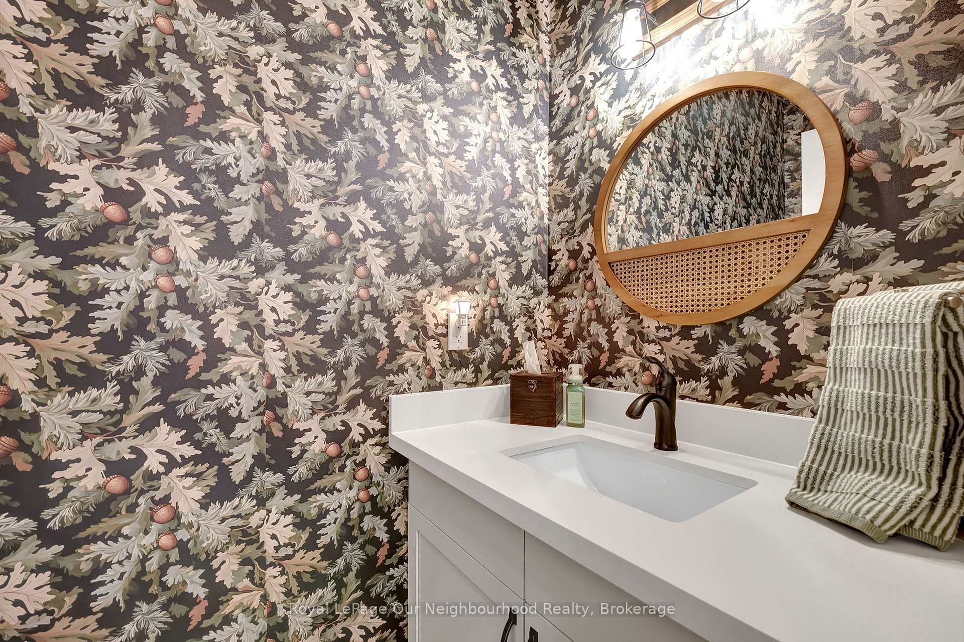 powder room (main)