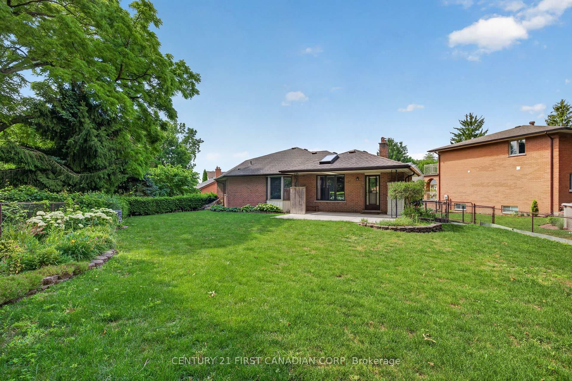 27 Stirrup Court photo 34