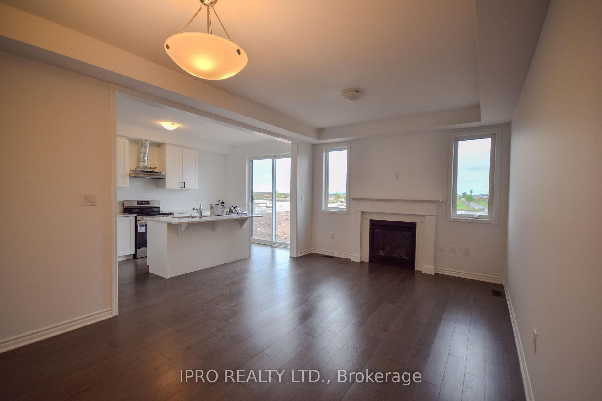 1514 Moira Crescent photo 8