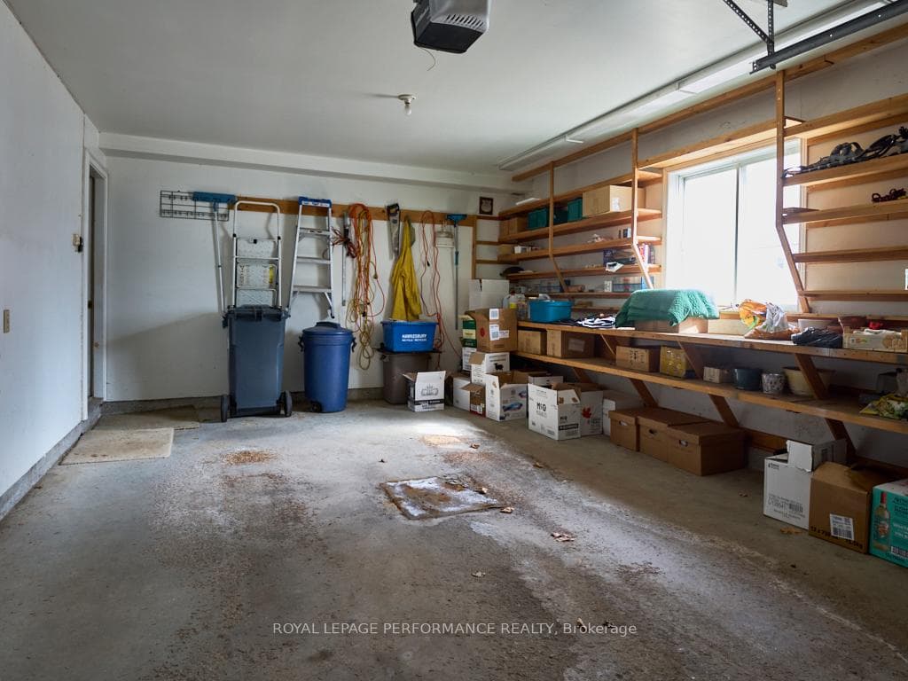 Garage/heated workshop