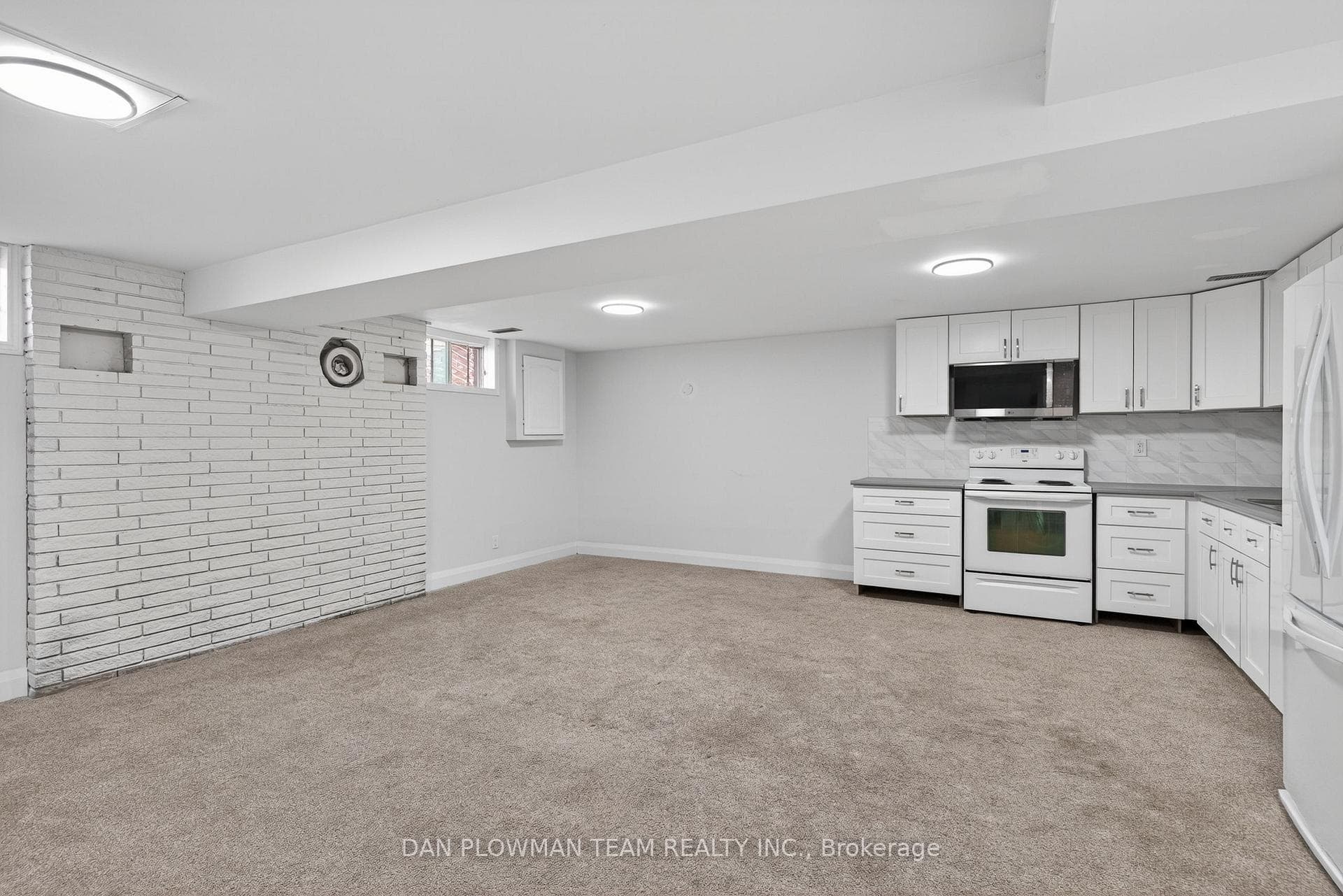 386 Grange Court photo 33