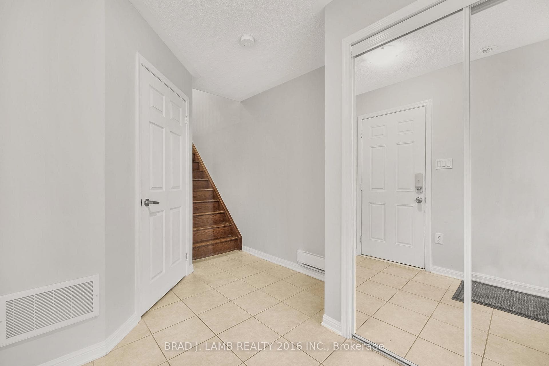 930 Nadalin Heights photo 5