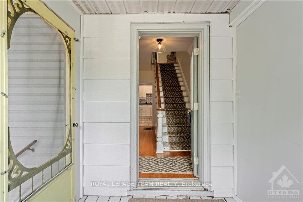 488 CLARENCE Street photo 4