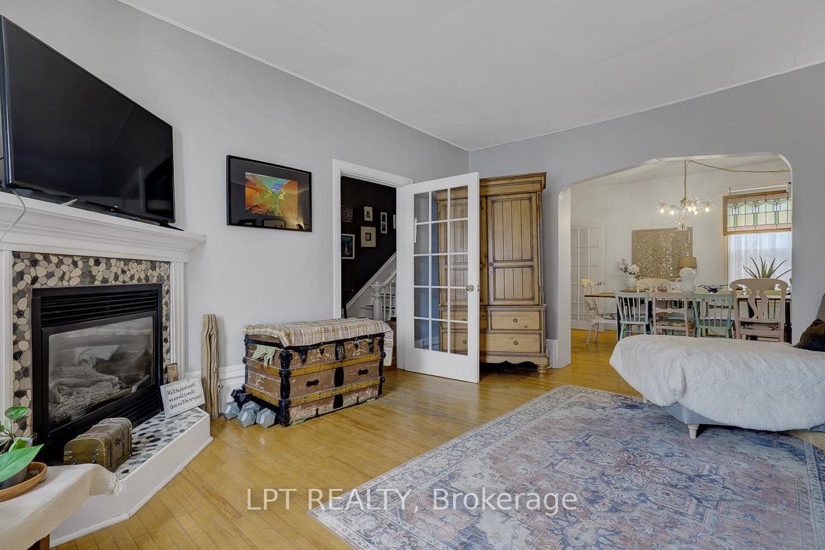 8197 Victoria Street photo 6