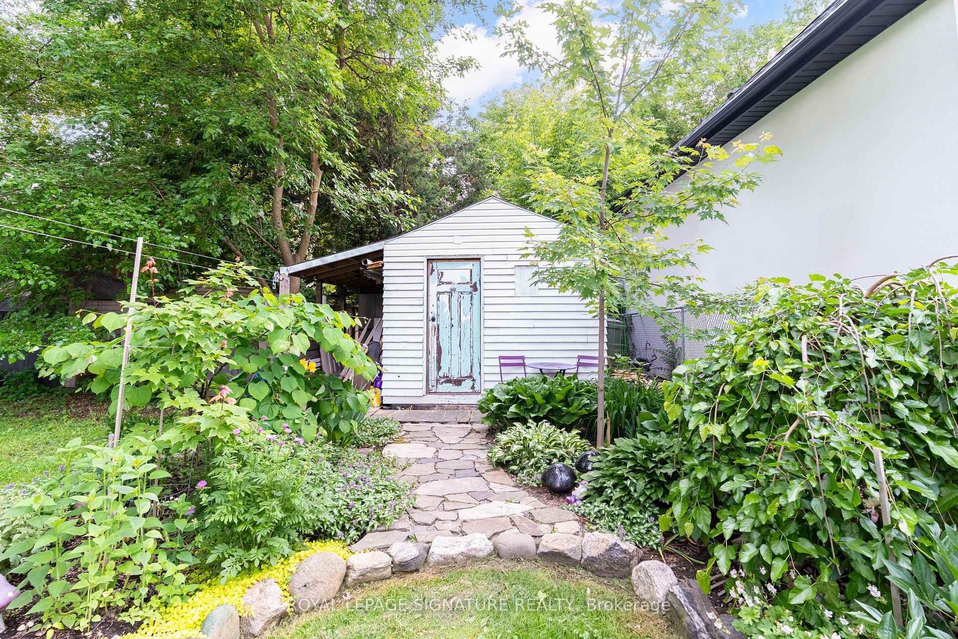 176 Barrington Avenue photo 47