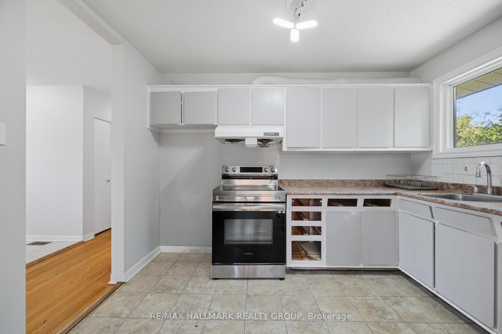 45 Hilliard Avenue photo 16