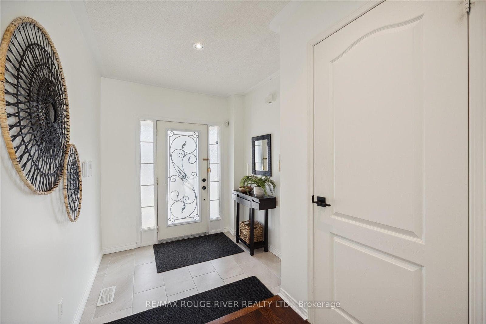 6 Waldron Court photo 3