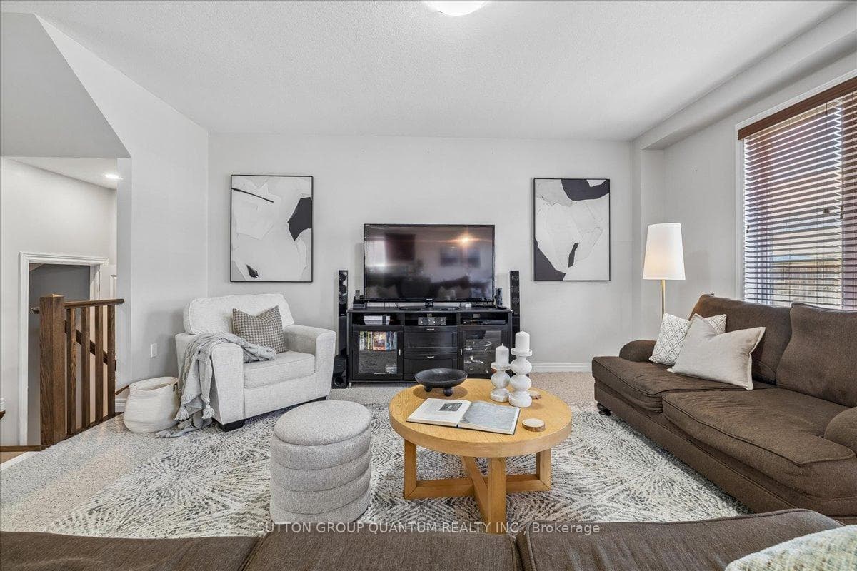 92 Garinger Crescent photo 6