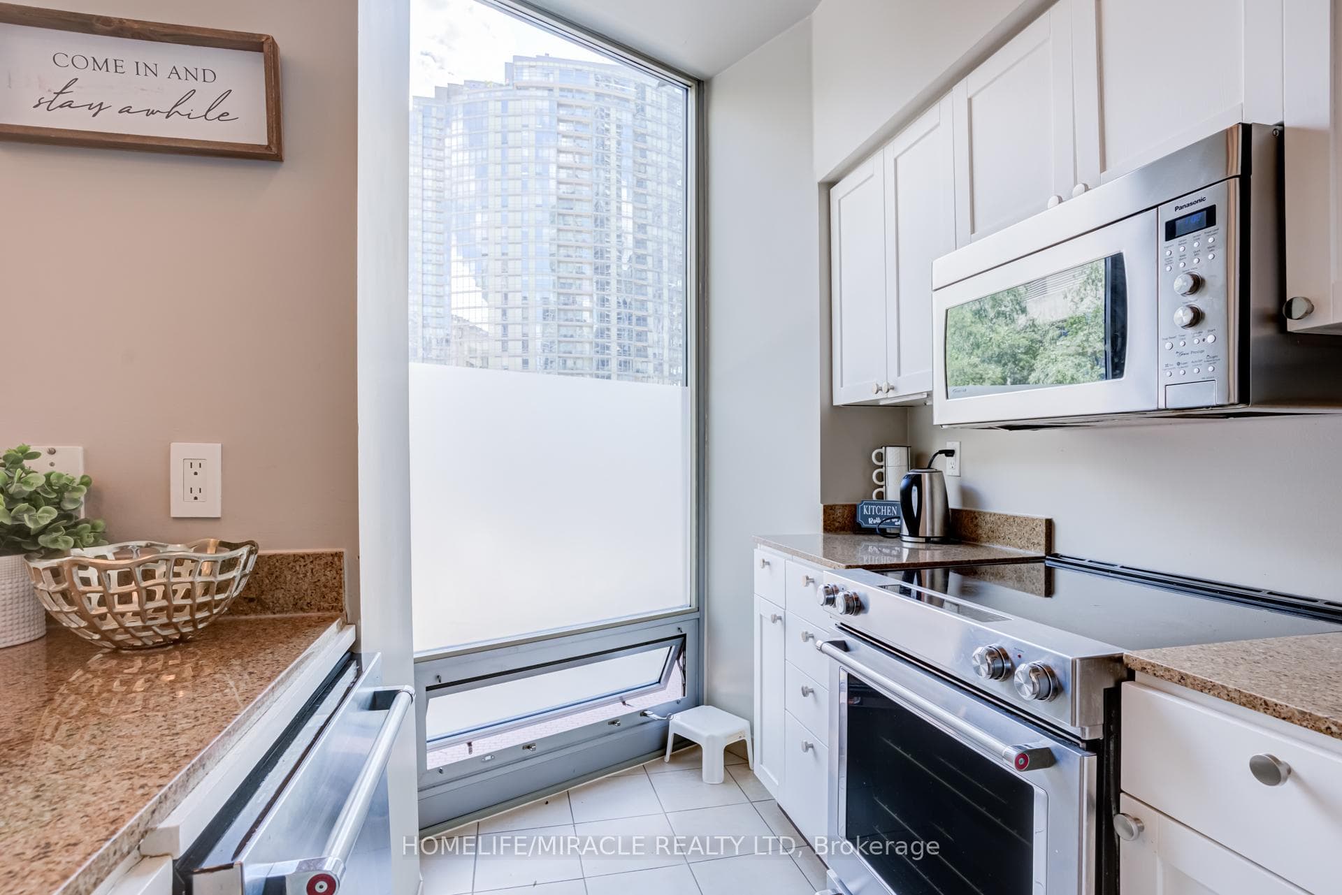 81 Navy Wharf Court Unit 201 photo 17
