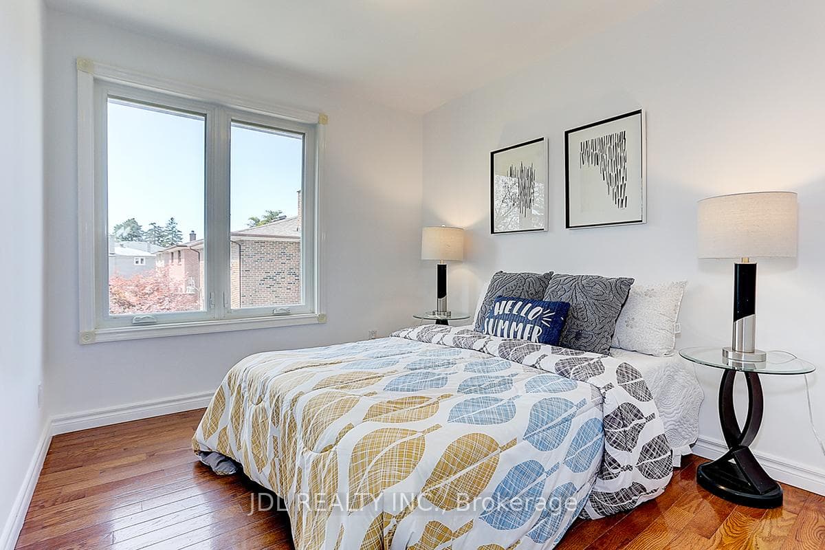 6 Taverly Road photo 34