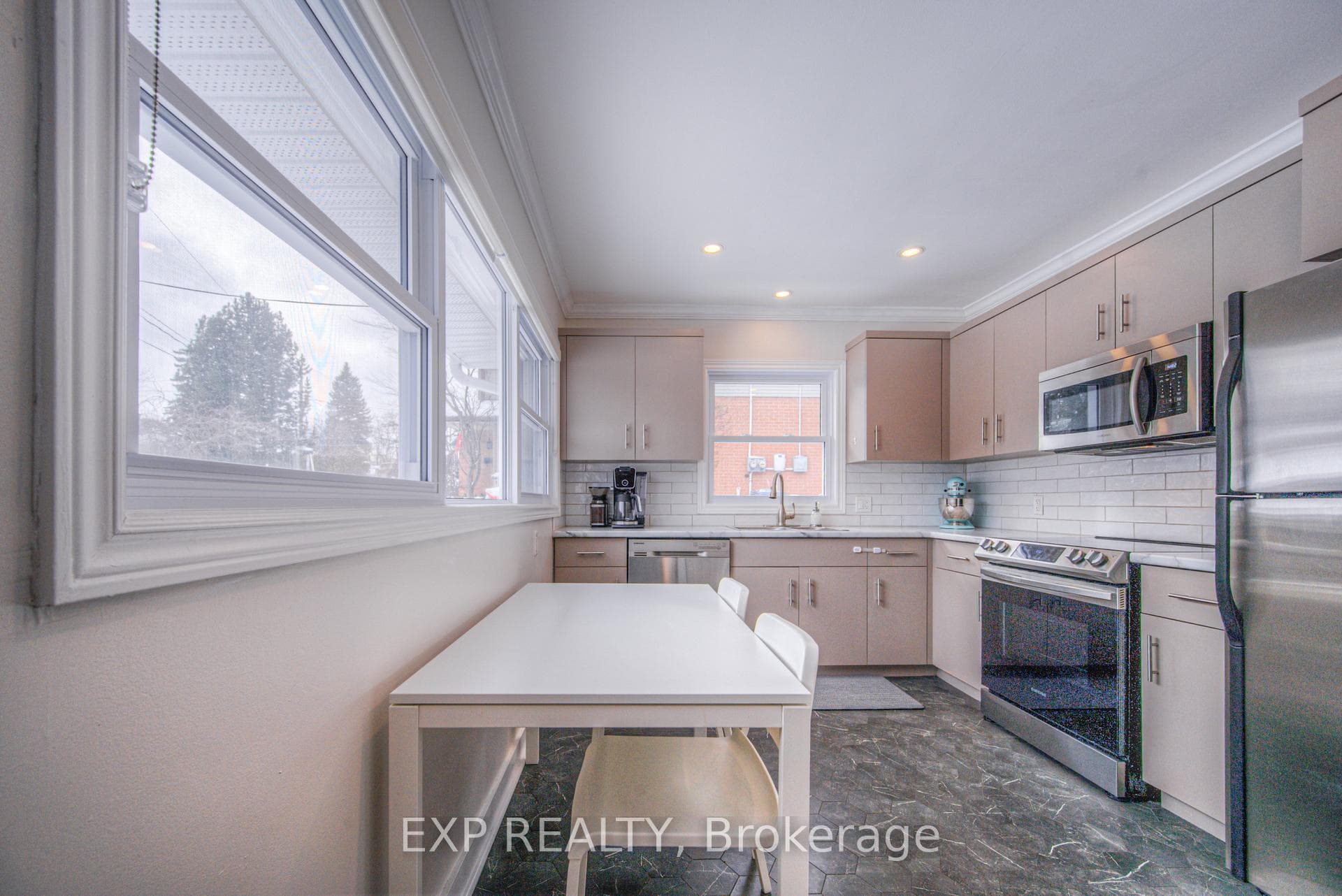 24 Bennett Avenue photo 10