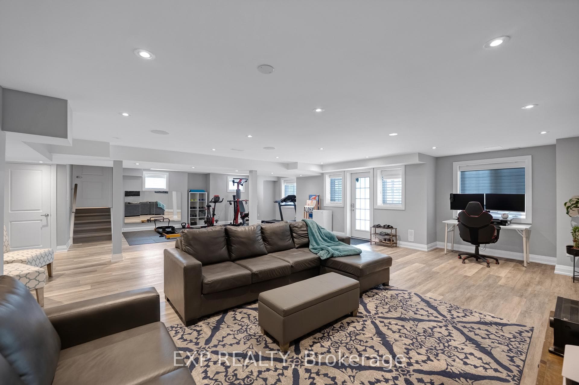 156 Degraaf Crescent photo 39