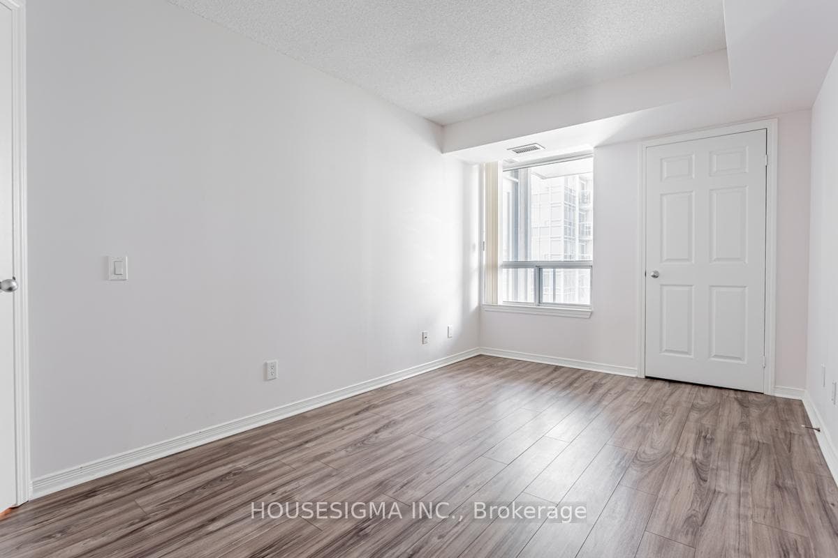 28 Harrison Garden Boulevard Unit 909 photo 19