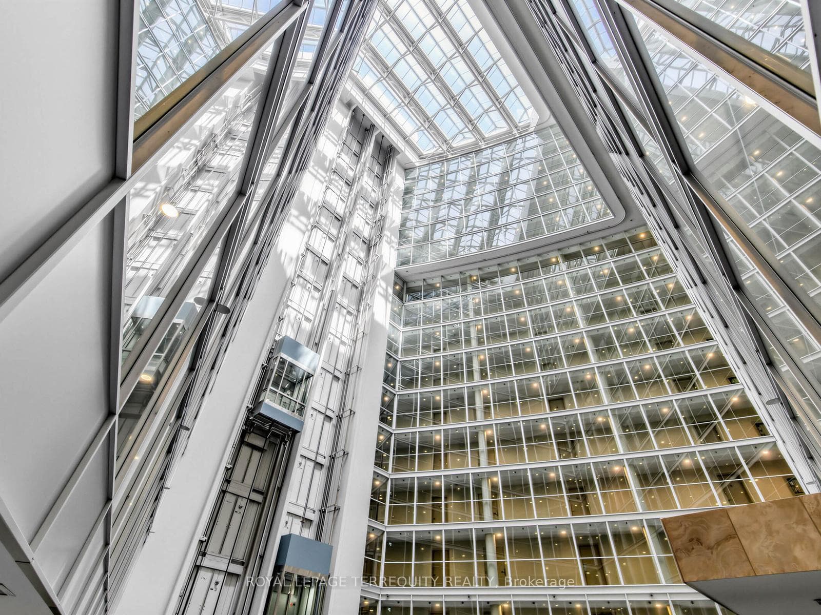 650 Queens Quay Unit 1111 photo 3