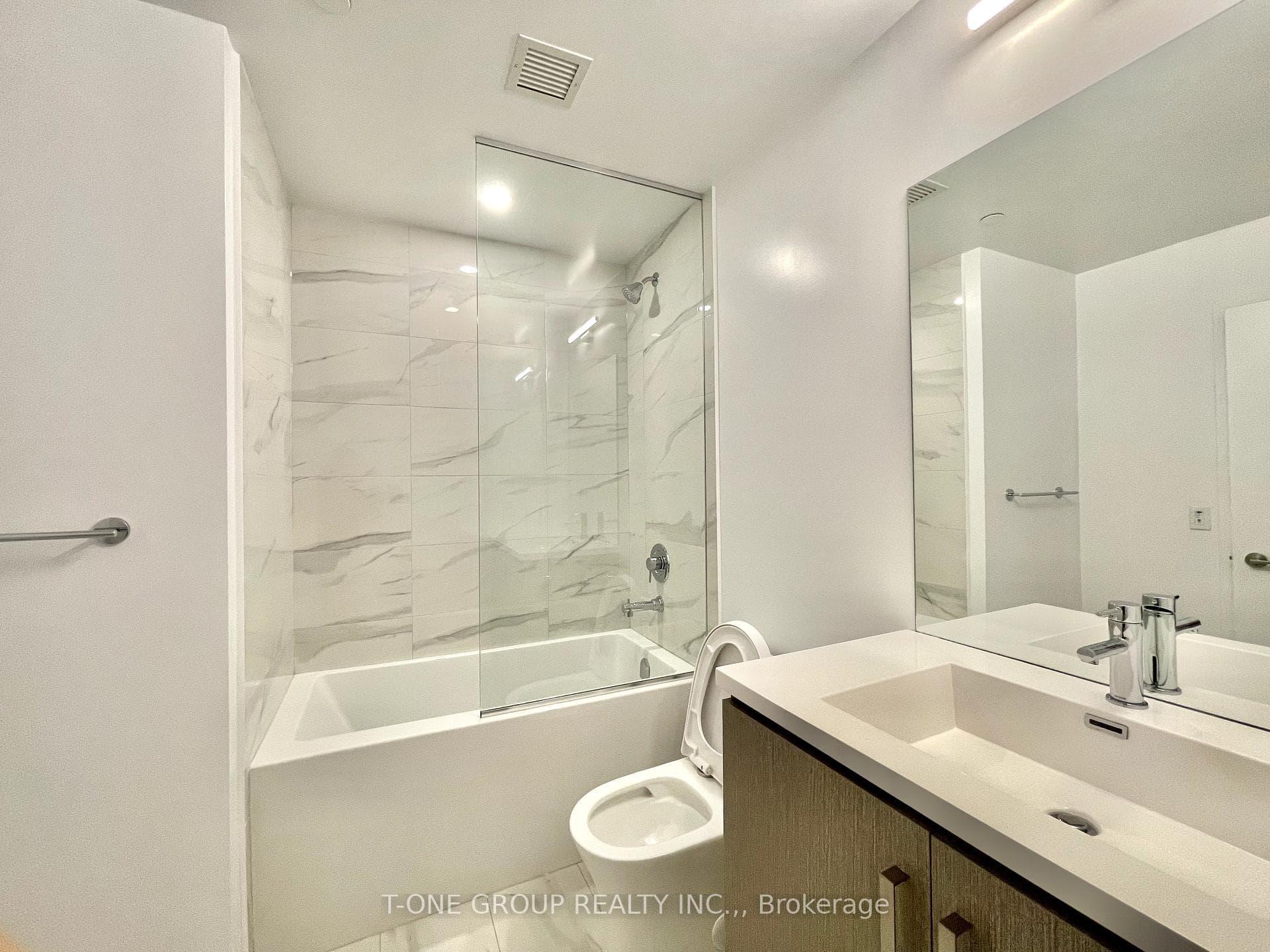 60 Honeycrisp Crescent Unit 1010 photo 8