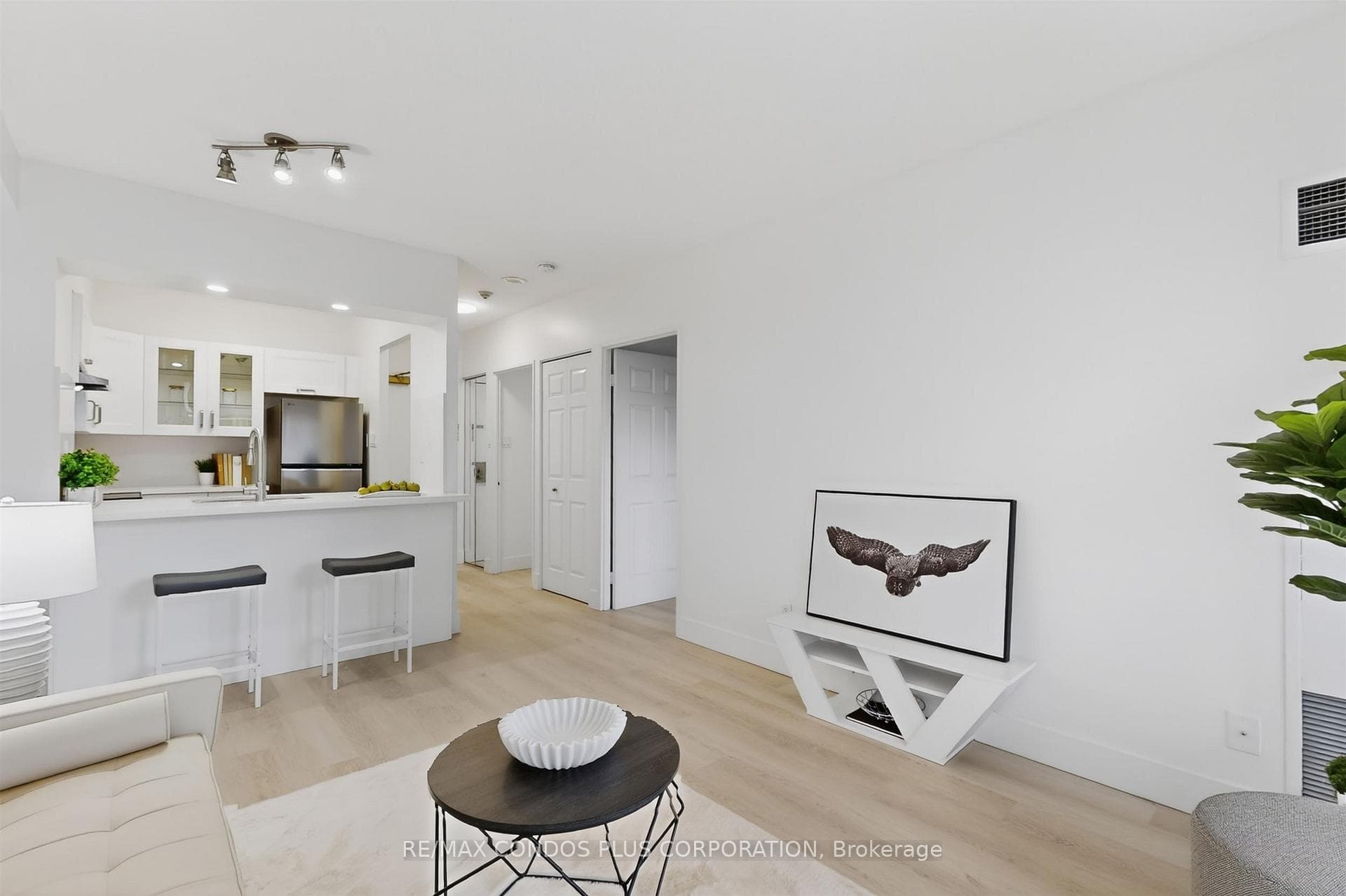 736 Bay Street Unit 1601 photo 9