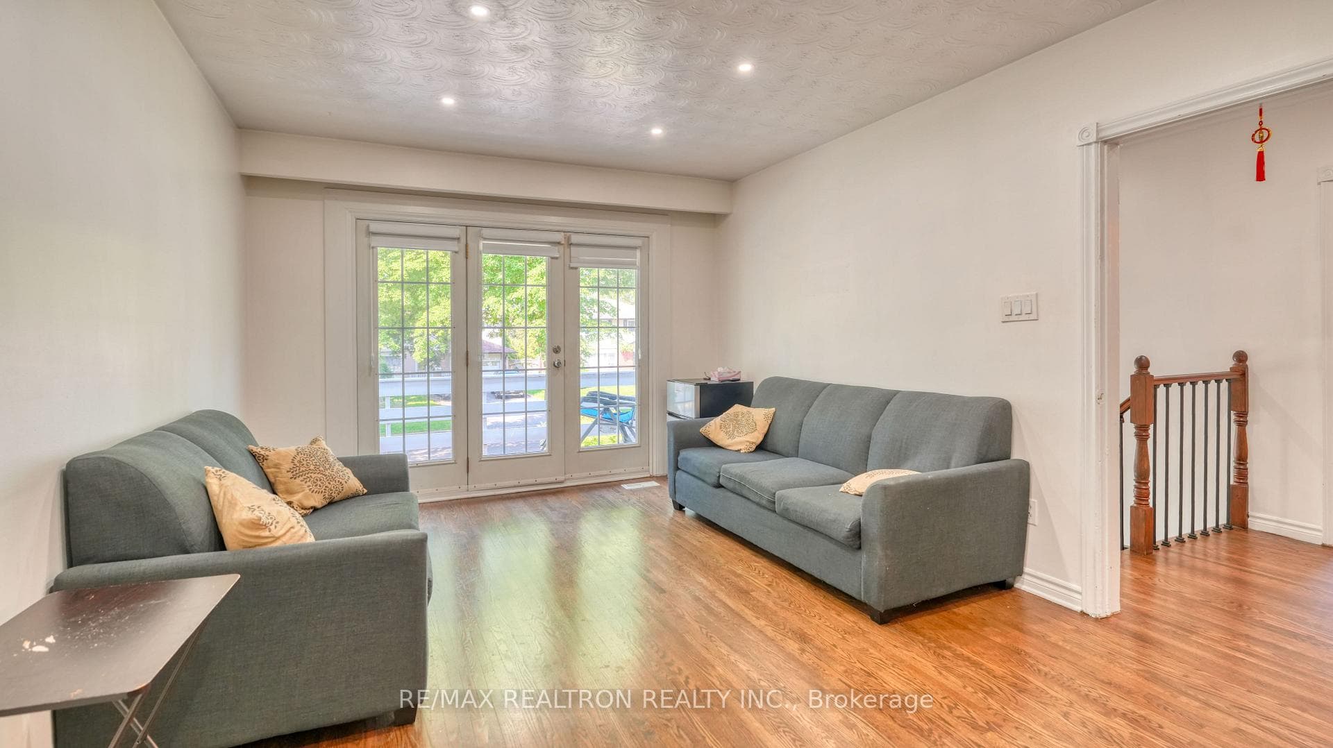 579 Pinewood Street photo 8