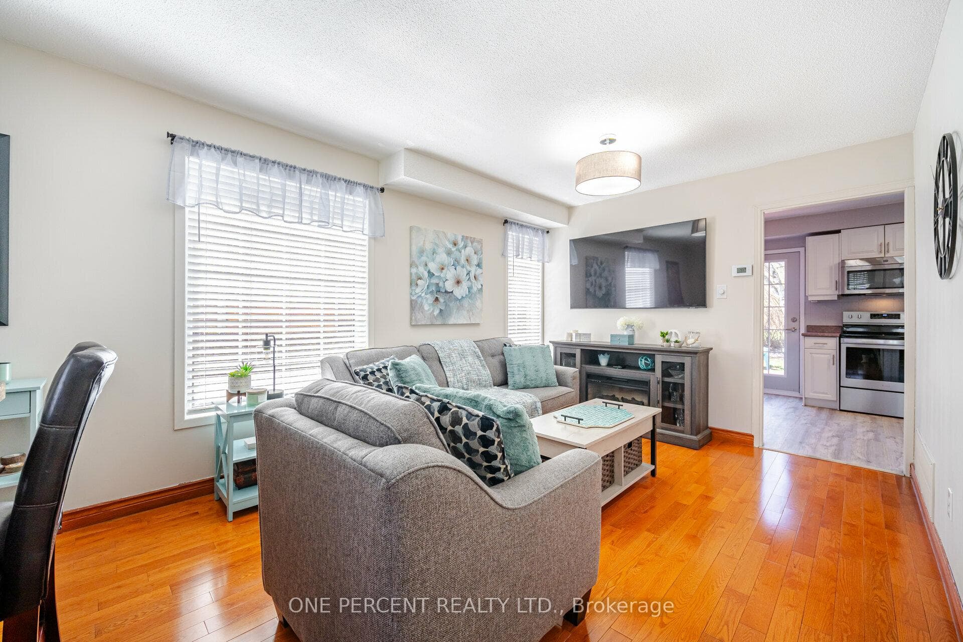 150 Sunforest Drive photo 6