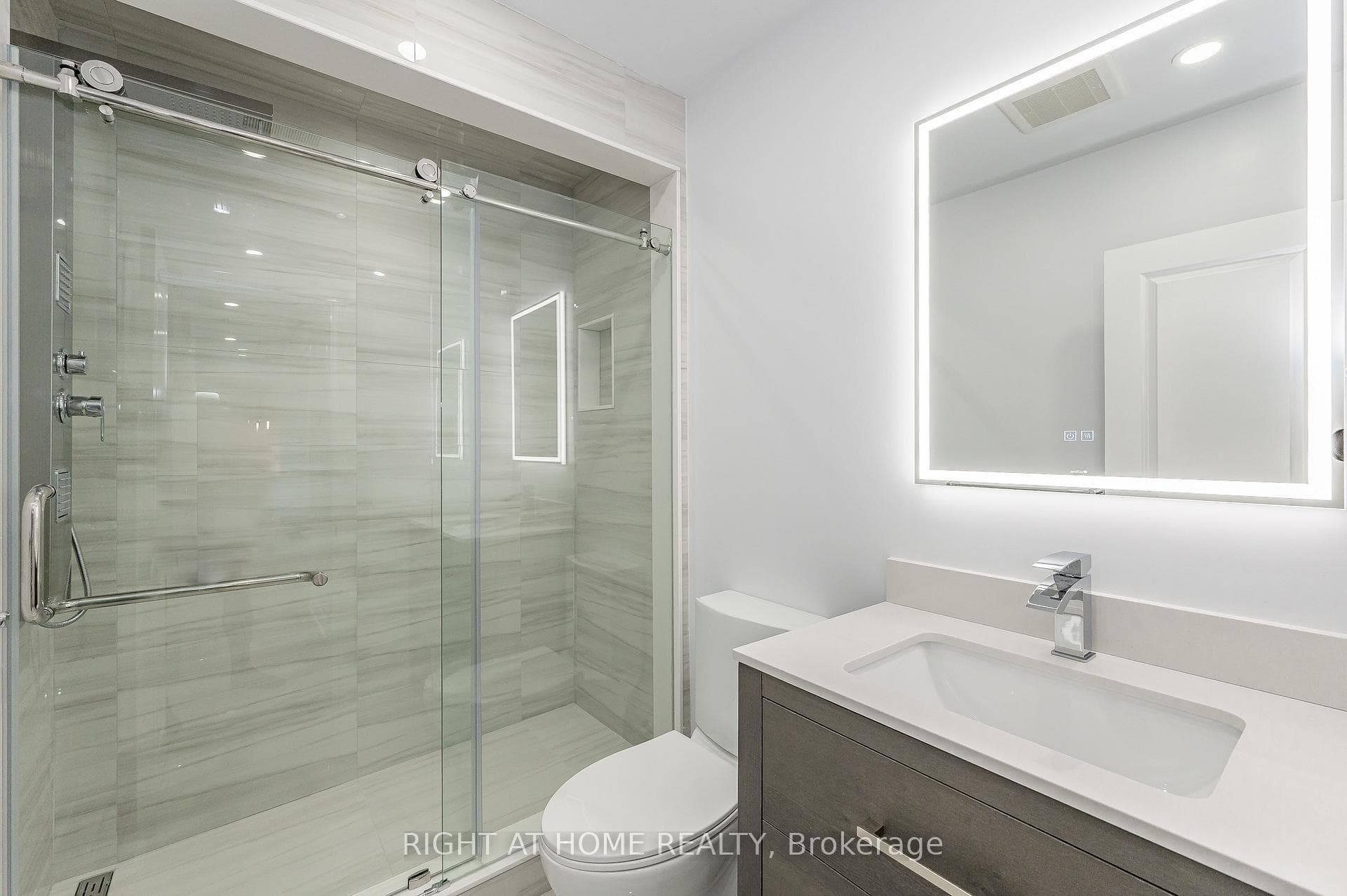 996 Barton Street photo 22