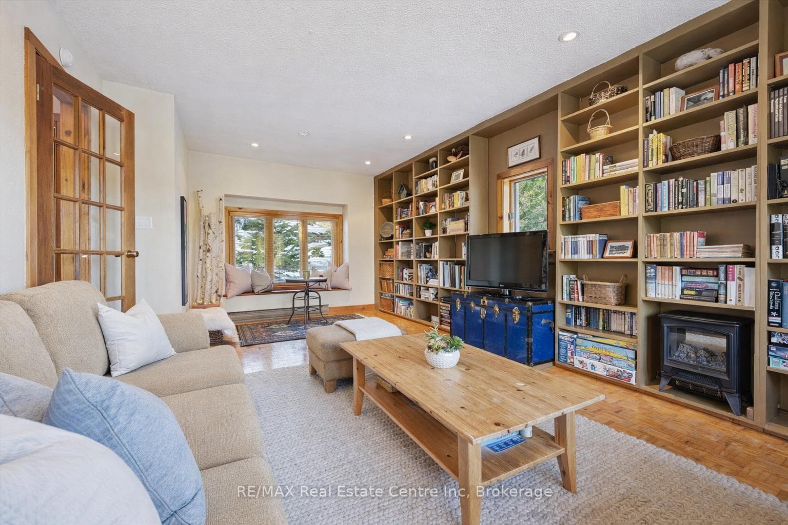 185 BARDEN Street photo 8