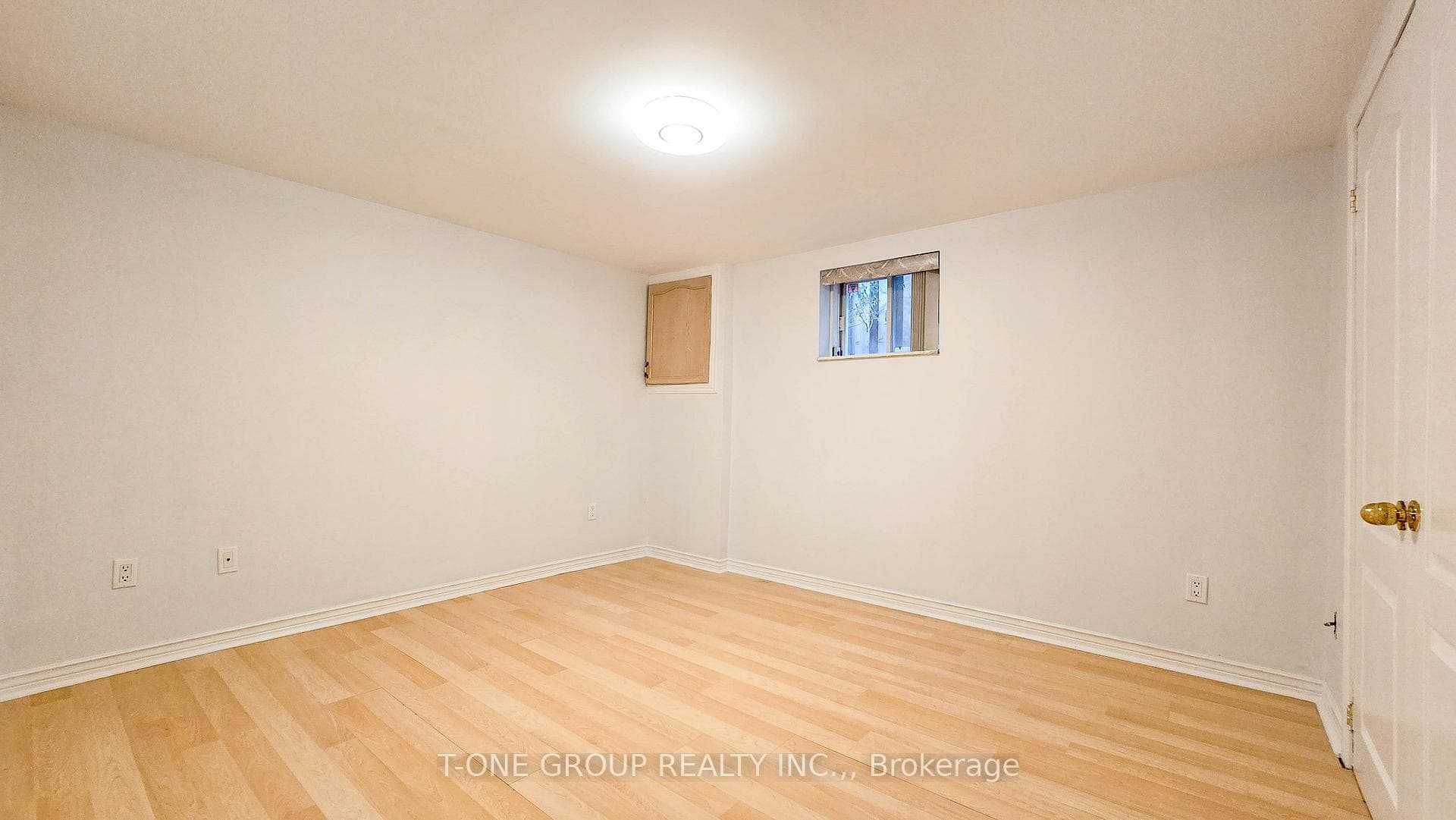 452 LYNETT Crescent Unit BSMT photo 10