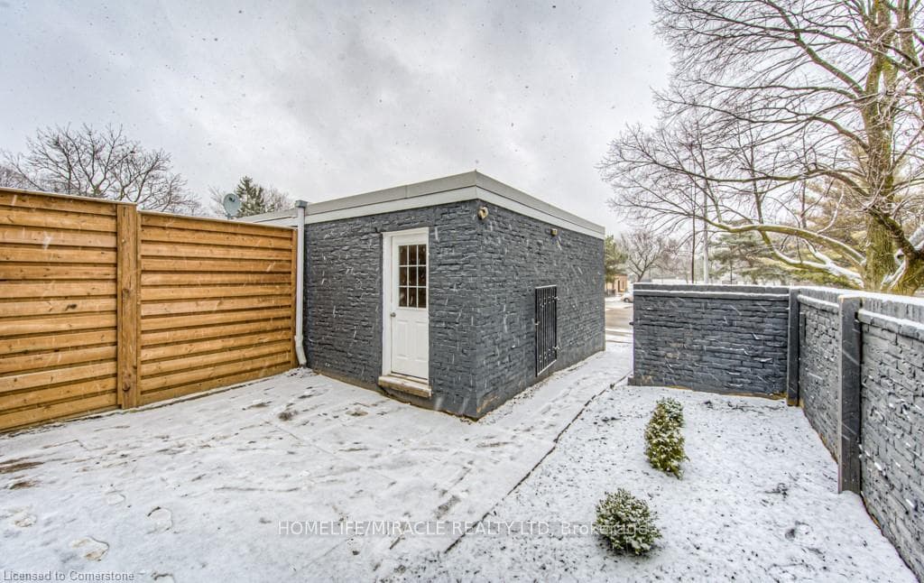 152 Overlea Drive photo 4